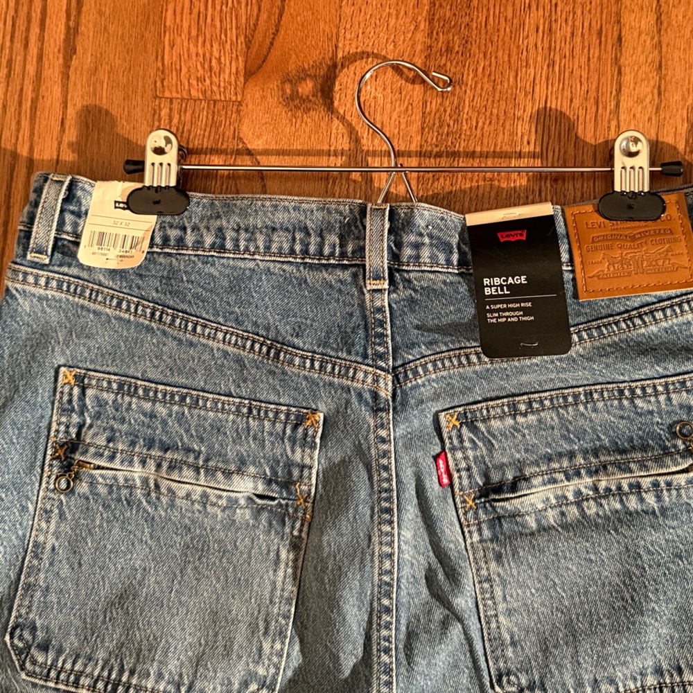 Free People X Levi's Ribcage Bell Jeans. NWT. - Picture 5 of 5